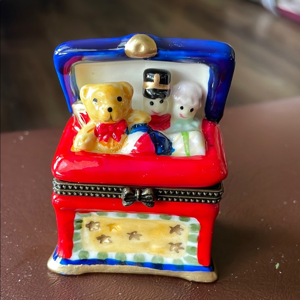 Colorful Ceramic Toy Chest with Teddy Bear and Friends Hinged box